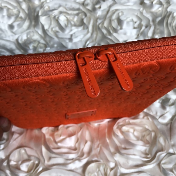Michael Kors Tablet Case - Picture 7 of 13
